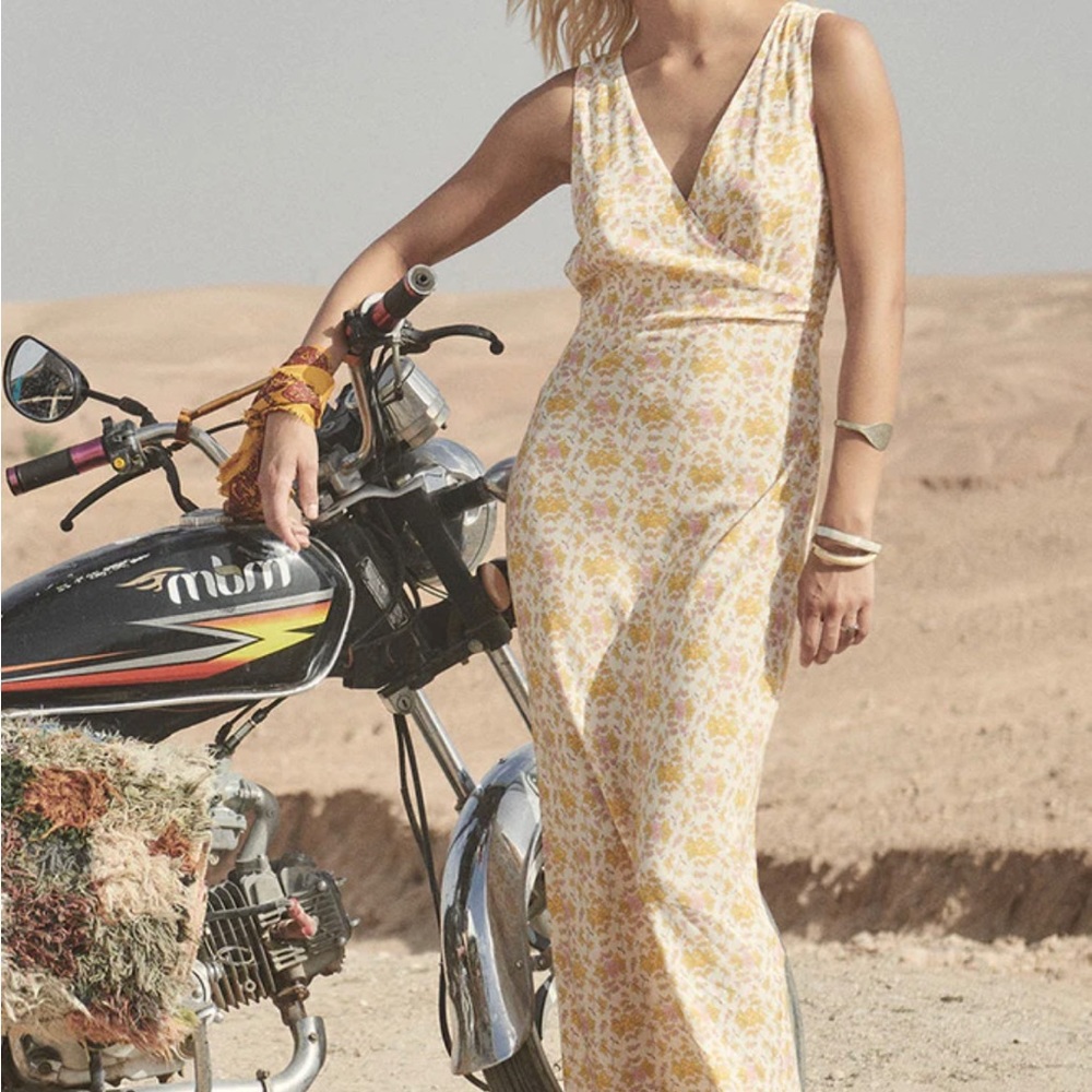 Spell YELLOW ROSE BIAS MAXI DRESS
Honeysuckle